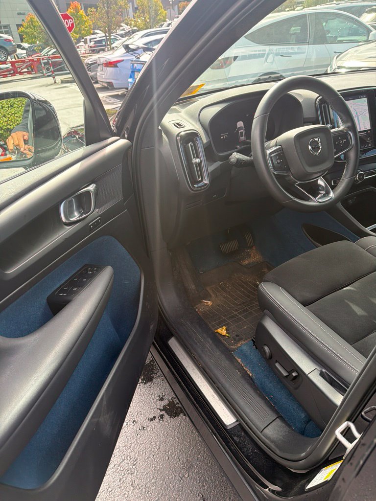 Used 2023 Volvo XC40 Recharge Plus w/ Protection Package Premier AWD/4WD image 11