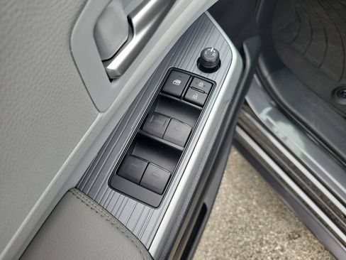Used 2025 Toyota Sienna XLE w/ XLE Plus Package FWD image 16