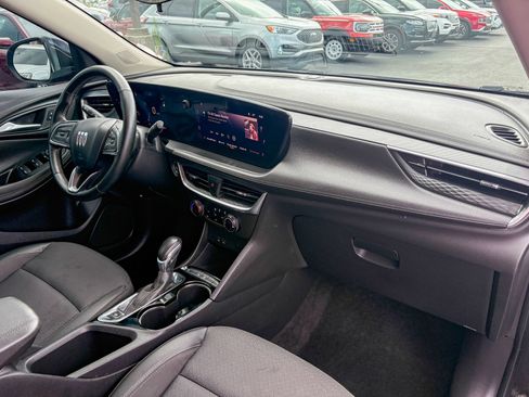 Used 2024 Buick Encore GX Preferred w/ Comfort Package FWD image 24