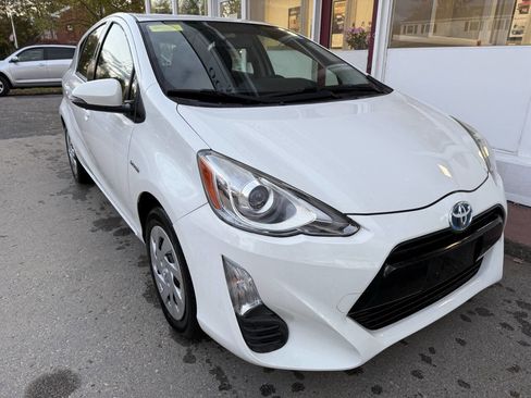 Used 2016 Toyota Prius C Three image 2