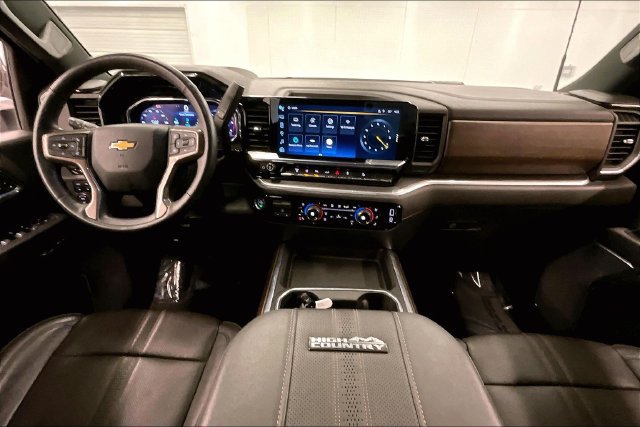 Used 2024 Chevrolet Silverado 2500 High Country w/ Technology Package AWD/4WD image 16