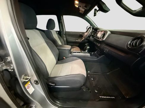Used 2020 Toyota Tacoma TRD Off-Road image 26