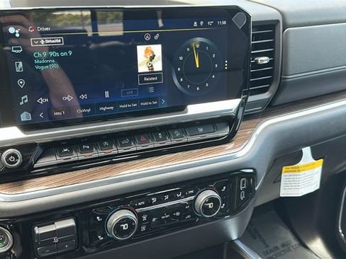 Used 2023 Chevrolet Silverado 1500 LT Trail Boss w/ LT Trail Boss Premium Package AWD/4WD image 28