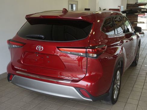 Used 2020 Toyota Highlander Platinum AWD/4WD image 19