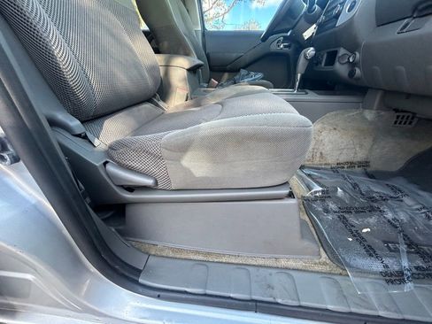 Used 2014 Nissan Frontier SV image 22