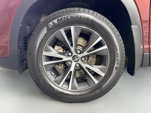 Used 2019 Toyota Highlander Plus AWD/4WD image 31
