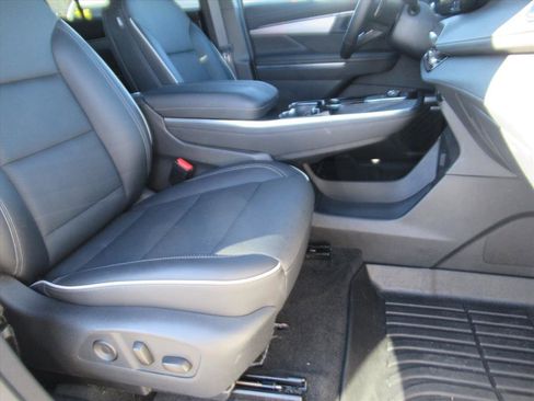 Used 2025 Buick Enclave Preferred image 9