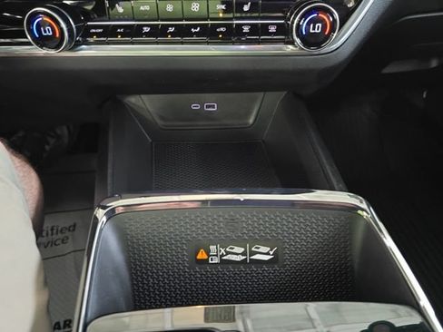 Used 2025 Chevrolet Equinox RS FWD image 22