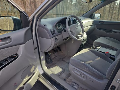 Used 2005 Toyota Sienna LE image 11