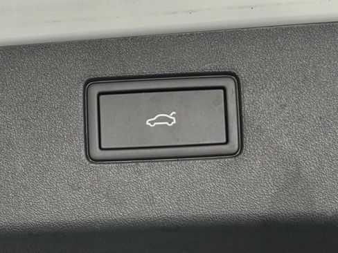 Used 2026 Volkswagen Tiguan SE FWD image 23