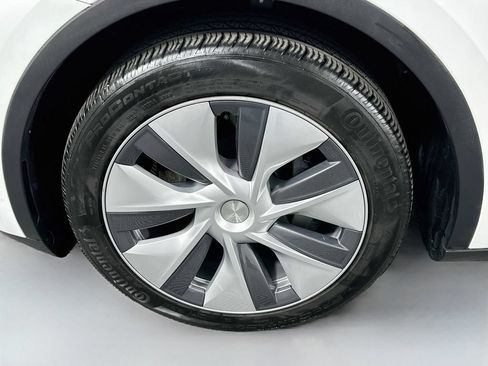 Used 2023 Tesla Model Y Long Range AWD/4WD image 31