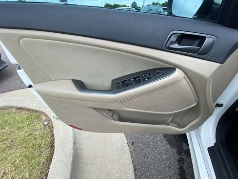 Used 2015 Kia Optima LX FWD image 11