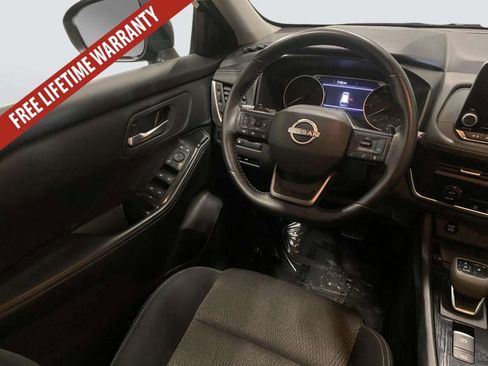 Used 2025 Nissan Rogue SV AWD/4WD image 23