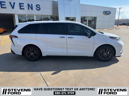 Used 2026 Toyota Sienna XSE AWD/4WD image 3