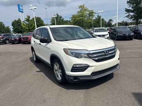 Used 2017 Honda Pilot LX image 4