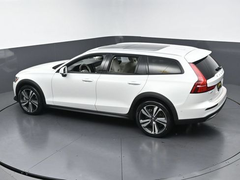 Used 2025 Volvo V60 B5 Cross Country Plus AWD/4WD image 40