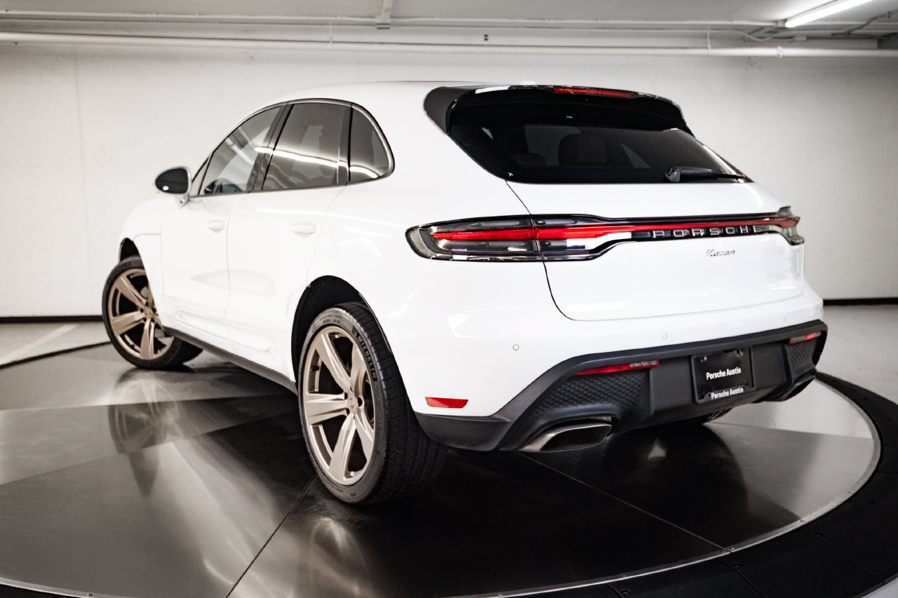 Certified 2026 Porsche Macan AWD/4WD image 3