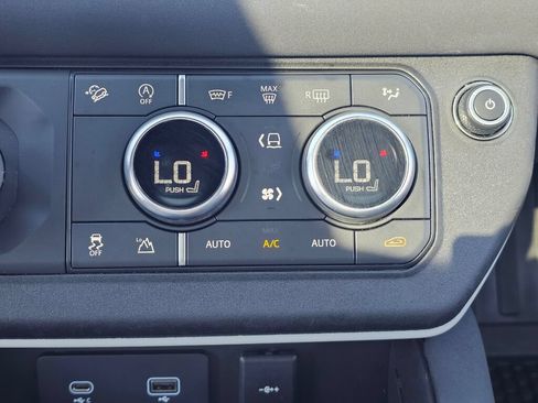 Used 2023 Land Rover Defender 110 X-Dynamic SE AWD/4WD image 29