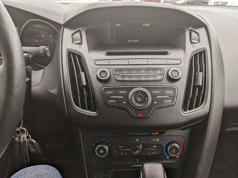 Used 2017 Ford Focus SE w/ Cold Weather Package FWD image 19