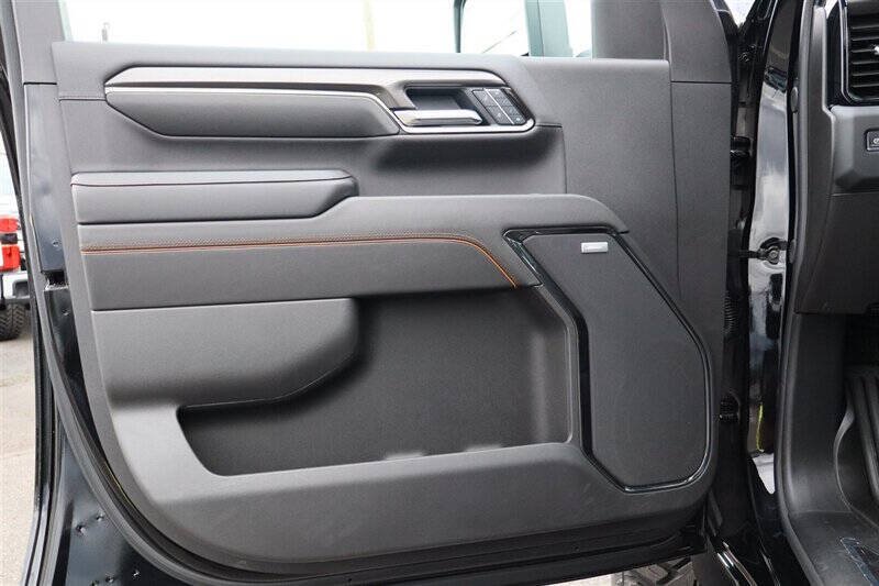 Used 2025 GMC Sierra 3500 AT4 w/ AT4 Premium Plus Package AWD/4WD image 17