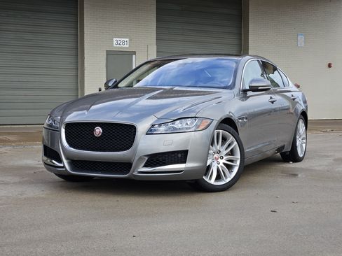 Used 2017 Jaguar XF Prestige image 1