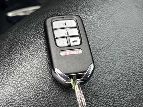 Used 2018 Honda Pilot Touring image 31