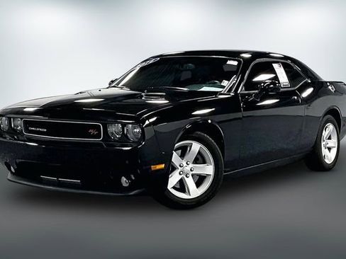 Used 2014 Dodge Challenger R/T RWD image 3