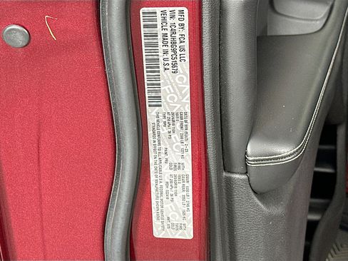 Used 2023 Jeep Grand Cherokee Limited AWD/4WD image 12