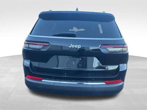Used 2025 Jeep Grand Cherokee L Laredo image 6