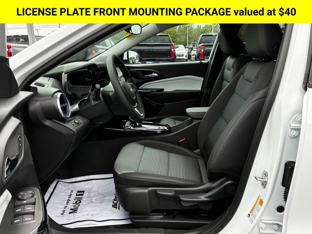 New 2026 Chevrolet Trax LT w/ LT Convenience Package FWD image 3