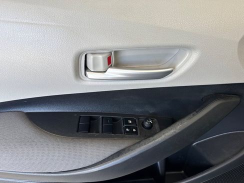 Used 2021 Toyota Corolla LE FWD image 12