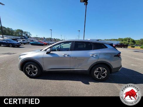 Used 2023 Kia Sportage LX FWD image 2