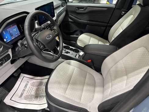 New 2025 Ford Escape Active w/ Tech Pack #1 AWD/4WD image 13