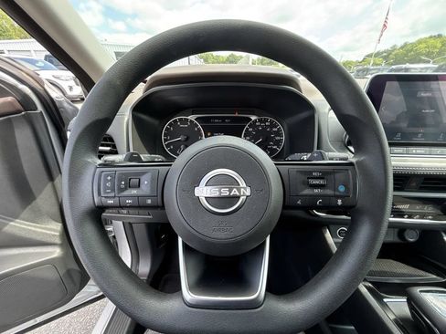 Used 2023 Nissan Rogue SV FWD image 11