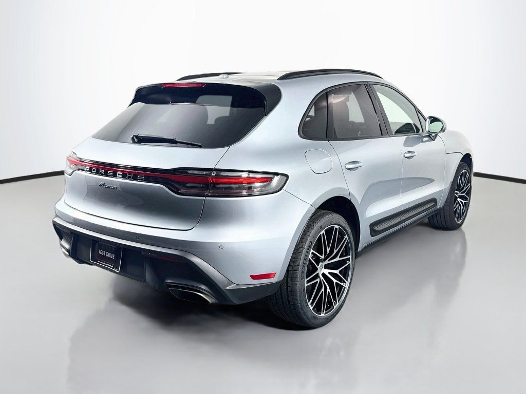 Certified 2026 Porsche Macan AWD/4WD image 9