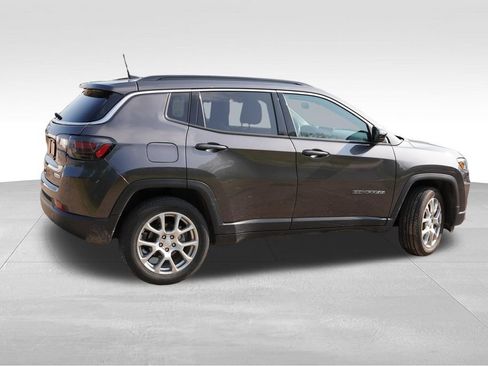 Certified 2023 Jeep Compass Latitude w/ Sun and Sound Group AWD/4WD image 4