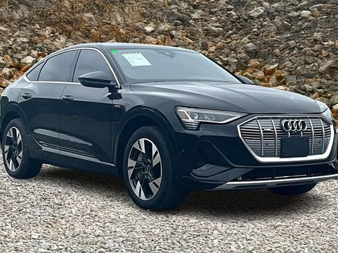 Used 2022 Audi e-tron Premium Plus w/ Premium Plus Package image 11