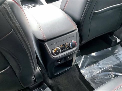 Used 2025 Ford Explorer ST-Line w/ ST-Line Street Pack AWD/4WD image 34