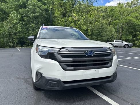 Used 2025 Subaru Forester Premium AWD/4WD image 11
