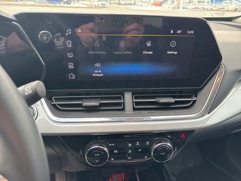 Used 2025 Chevrolet Trax LT w/ Driver Confidence Package image 31