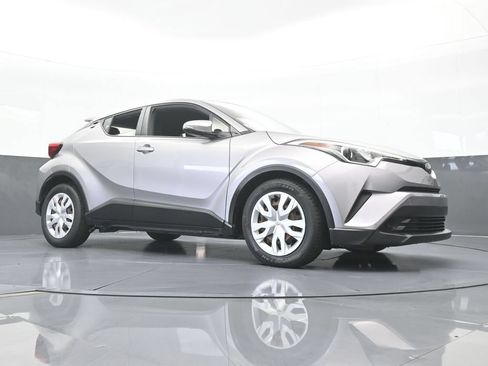 Used 2019 Toyota C-HR LE FWD image 55