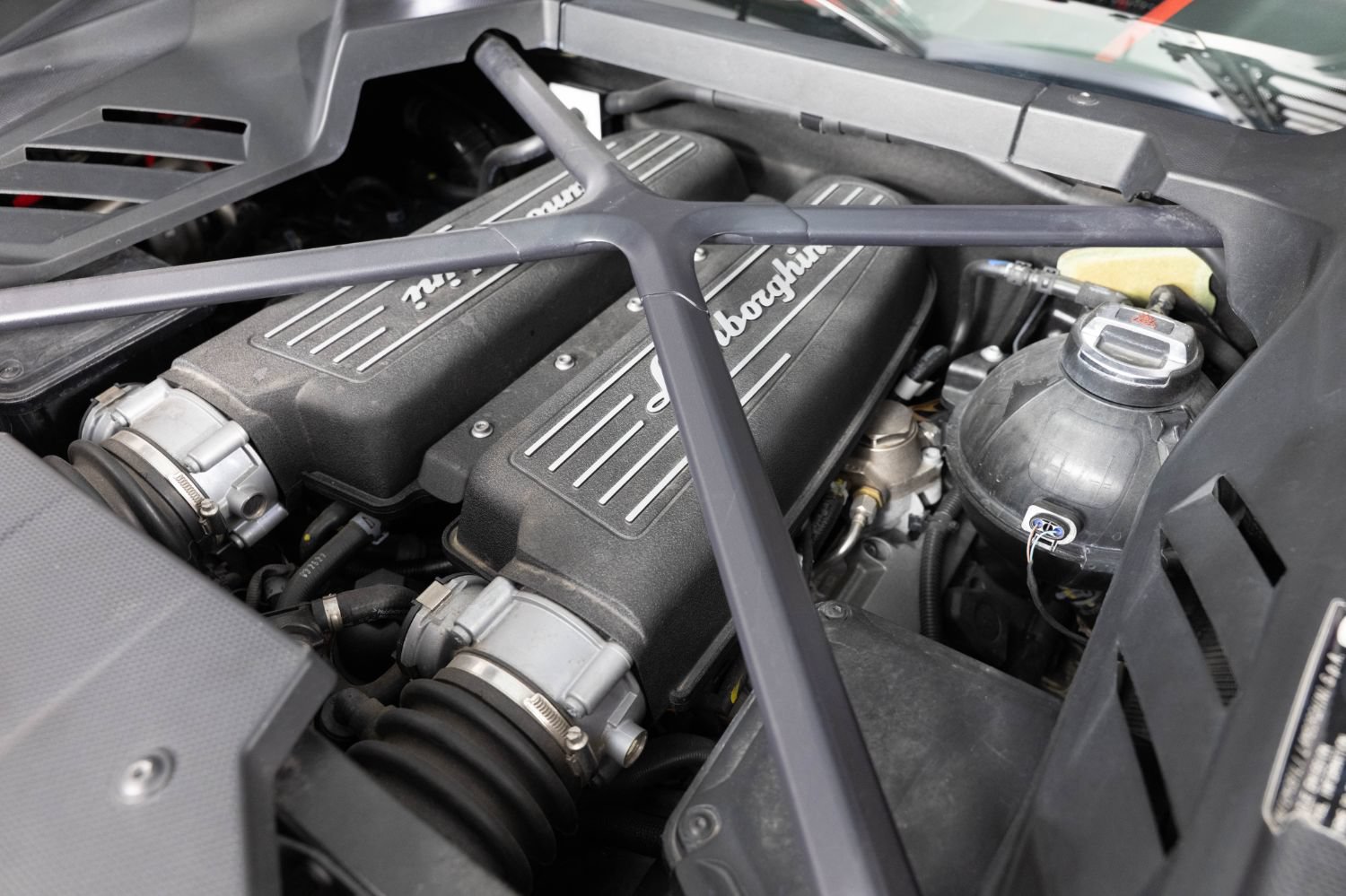 Used 2020 Lamborghini Huracan EVO AWD/4WD image 34