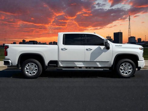 Used 2024 Chevrolet Silverado 2500 High Country w/ High Country Premium Package image 7
