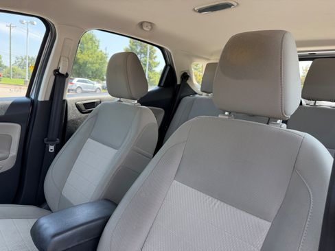Used 2021 Ford EcoSport S FWD image 9