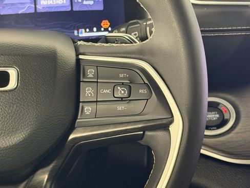 Used 2023 Jeep Grand Cherokee L Limited RWD image 16