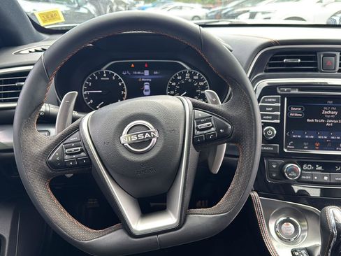 Used 2023 Nissan Maxima SR w/ Sport Mat Group FWD image 8