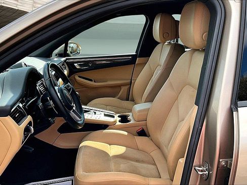 Used 2017 Porsche Macan image 24