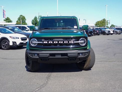 Used 2024 Ford Bronco Outer Banks AWD/4WD image 3