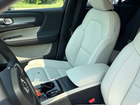 New 2026 Volvo XC40 B5 Ultra w/ Climate Package image 18