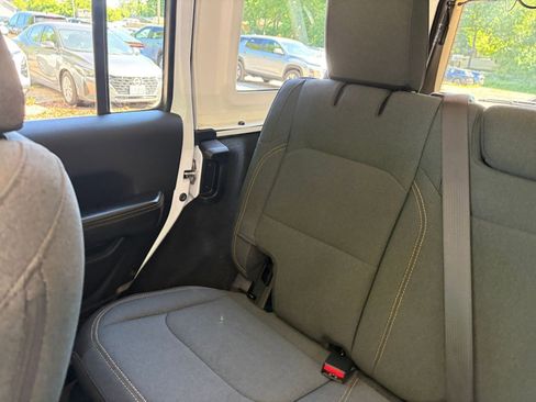 Used 2025 Jeep Wrangler Unlimited Sahara AWD/4WD image 40